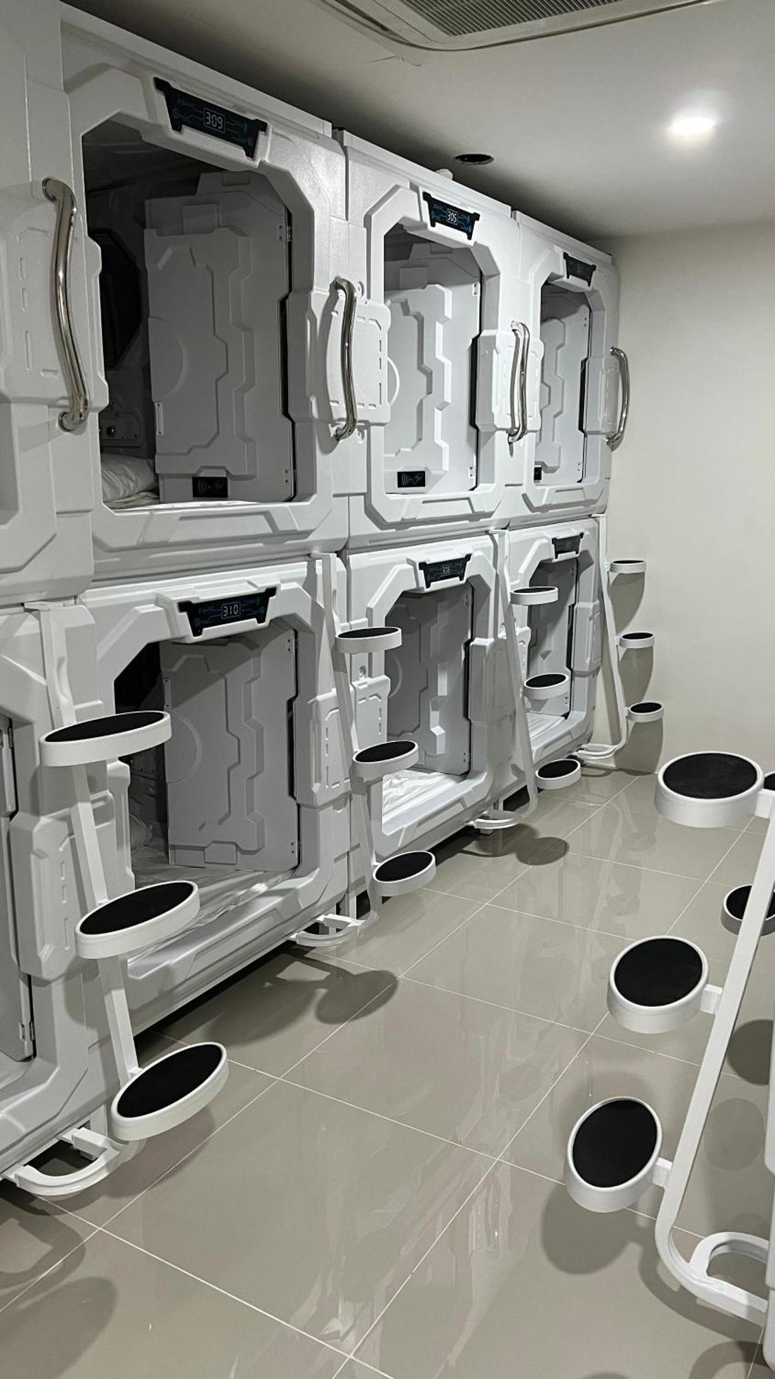 Hotel cápsula Kiwi Capsule Banguecoque