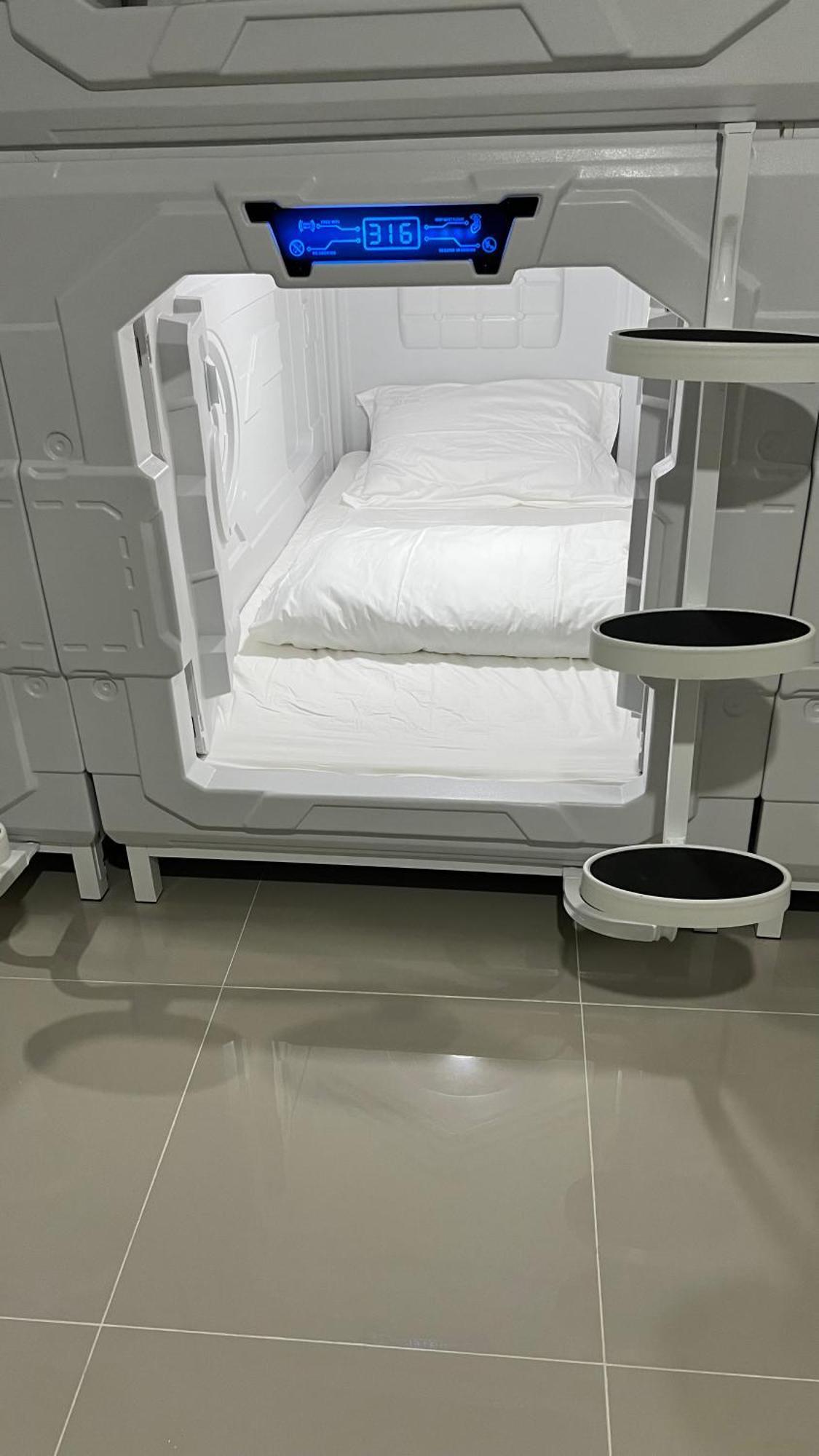 Hotel cápsula Kiwi Capsule Banguecoque