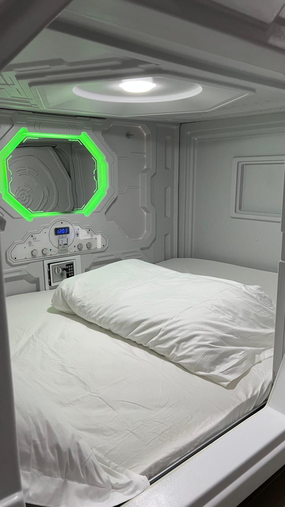 Kiwi Capsule * Banguecoque