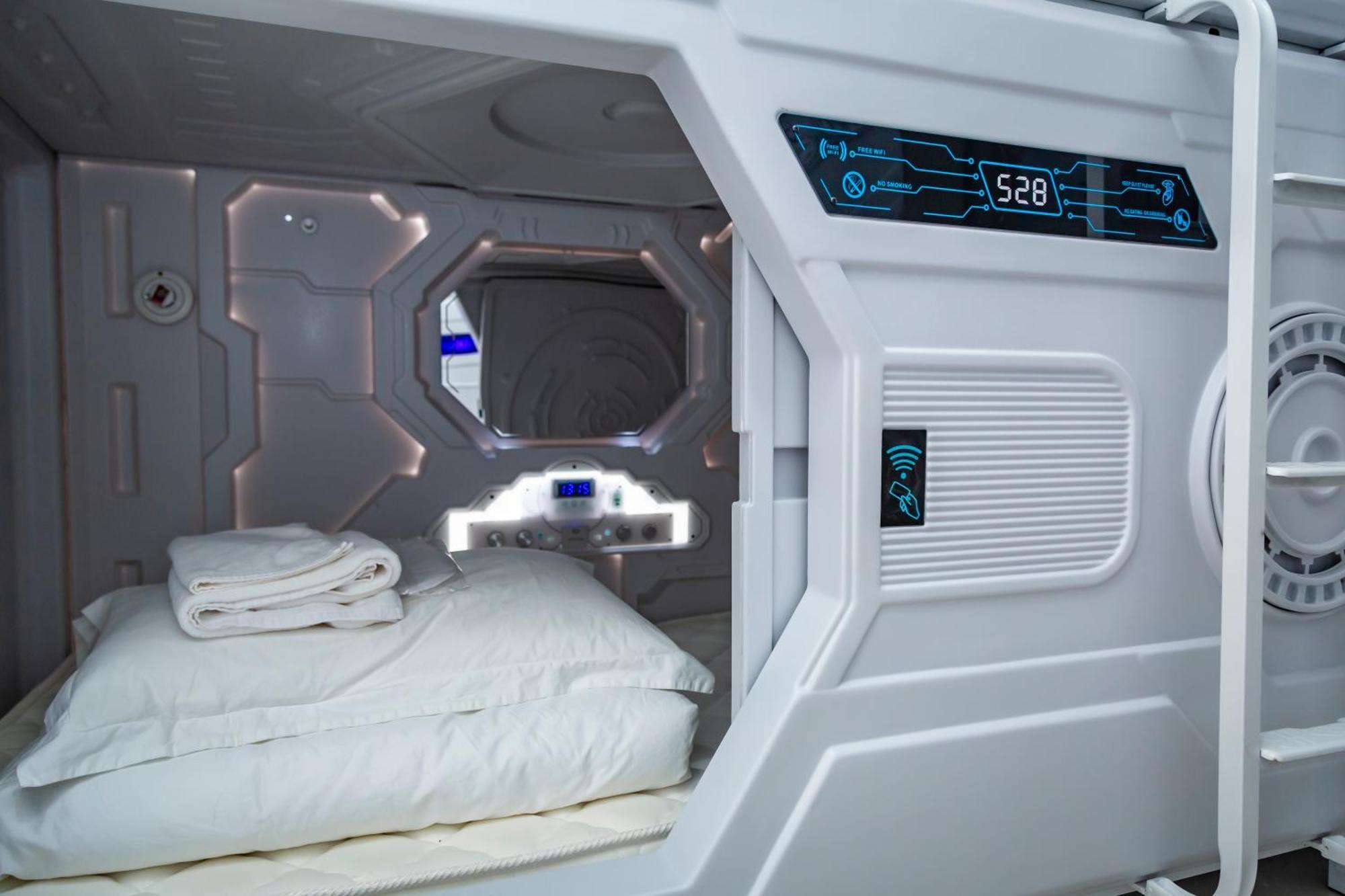 Capsule hotel Kiwi Capsule Bangkok